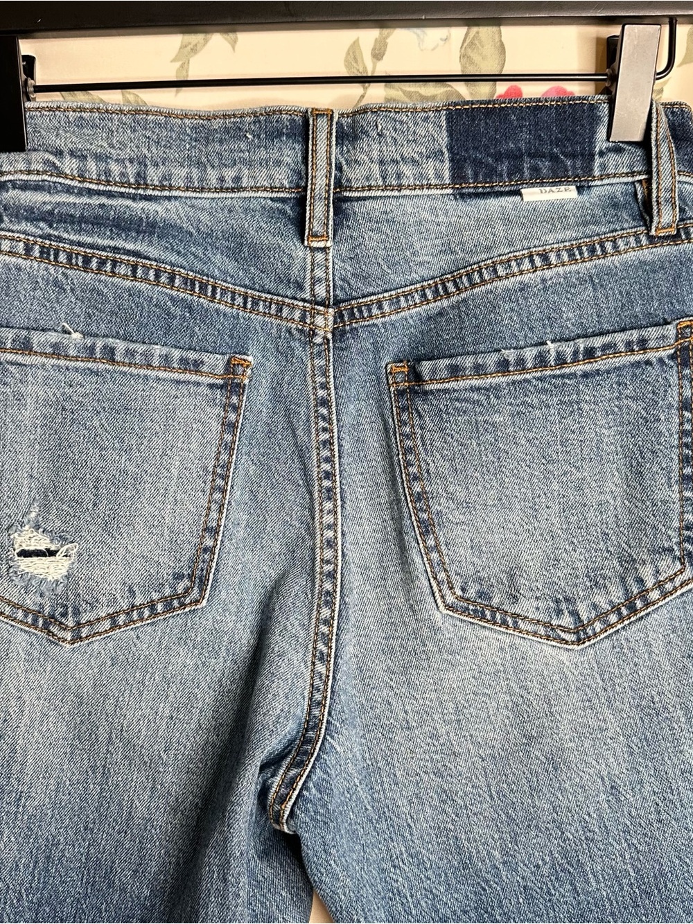 DAZE | Distressed Blue Straight Jeans | Women’s Size 25 - Picture 3 of 5